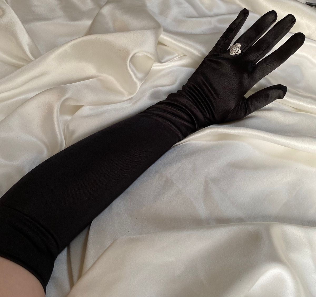 Black Classic Gloves